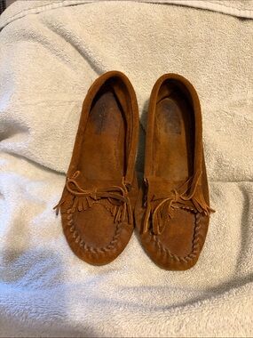 Minnetonka Women's Brown Suede Fringe Moccasin Loafers